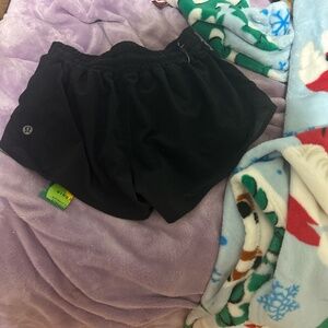 black lululemon shorts